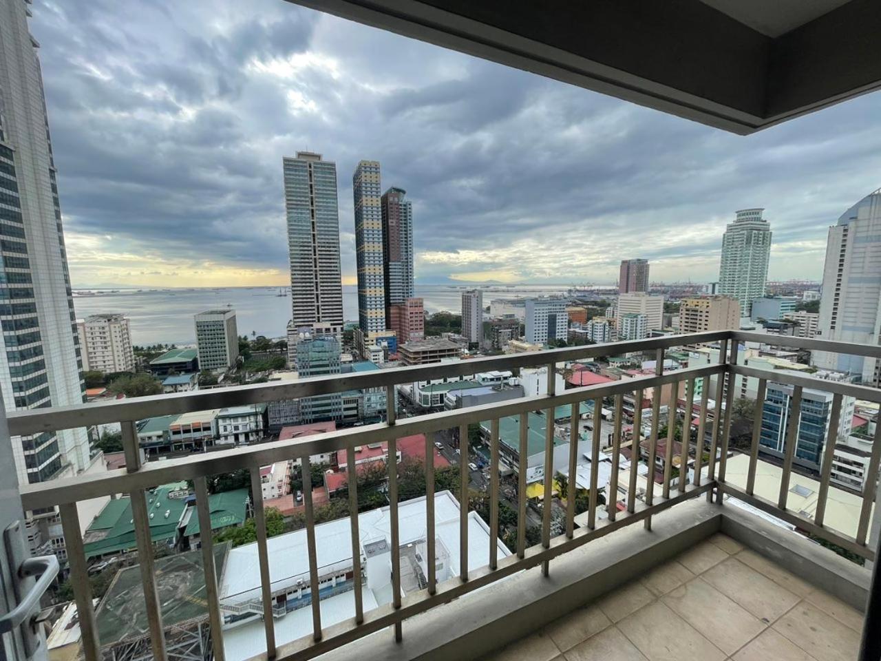 8 Adriatico Staycation Manila Rum bild